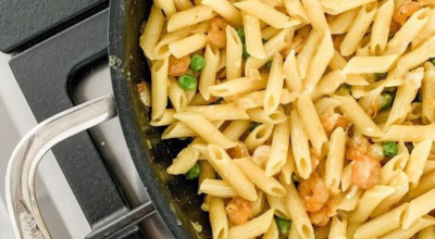 Penne ao curry com camarões