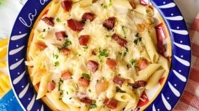 Penne ao molho branco com bacon