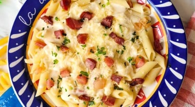 Penne ao molho branco com bacon