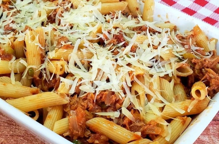 Penne com atum e tomate seco