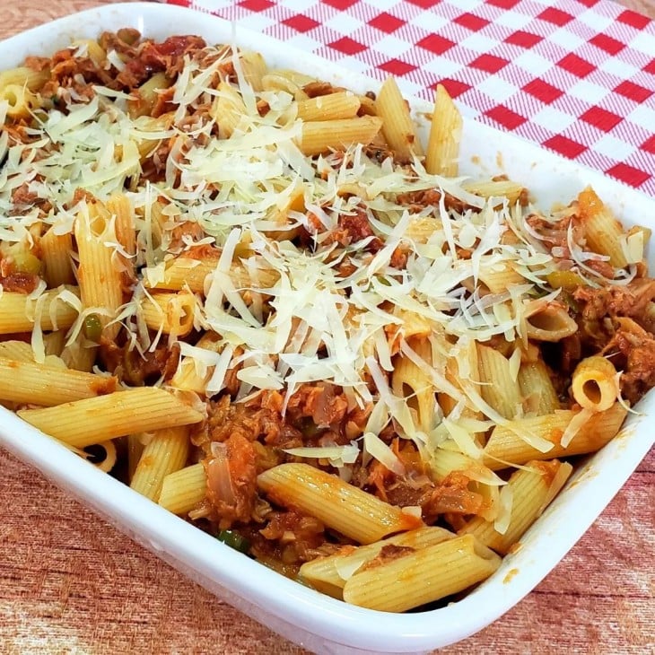 Penne com atum e tomate seco