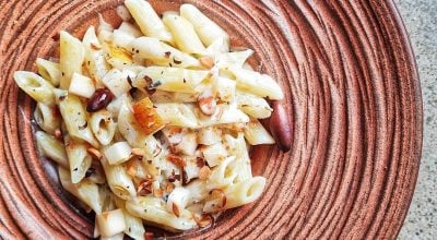 Penne com gorgonzola, mel e pera