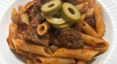 Penne com ragu de maminha