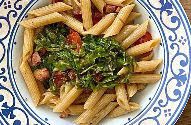 Penne integral com calabresa