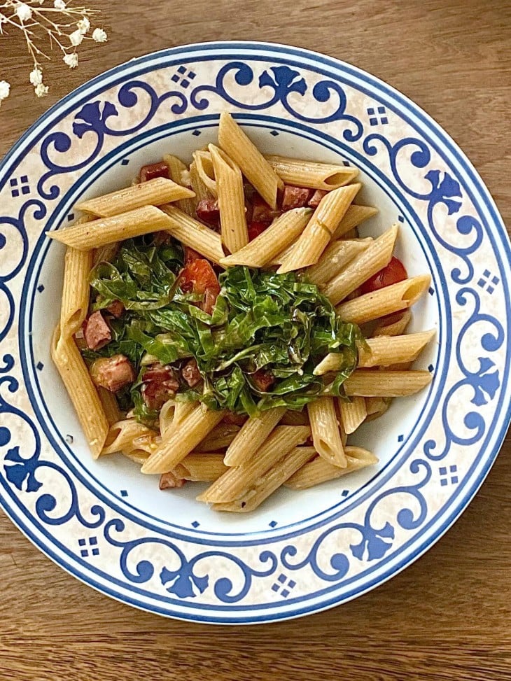 Penne integral com calabresa
