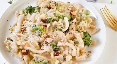 Penne konjac com brócolis e amêndoas