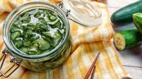 Pepino agridoce em conserva