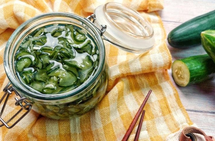 Pepino agridoce em conserva