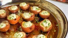 Peras recheadas com gorgonzola