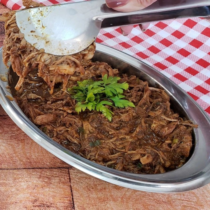 Pernil desfiado na pressão