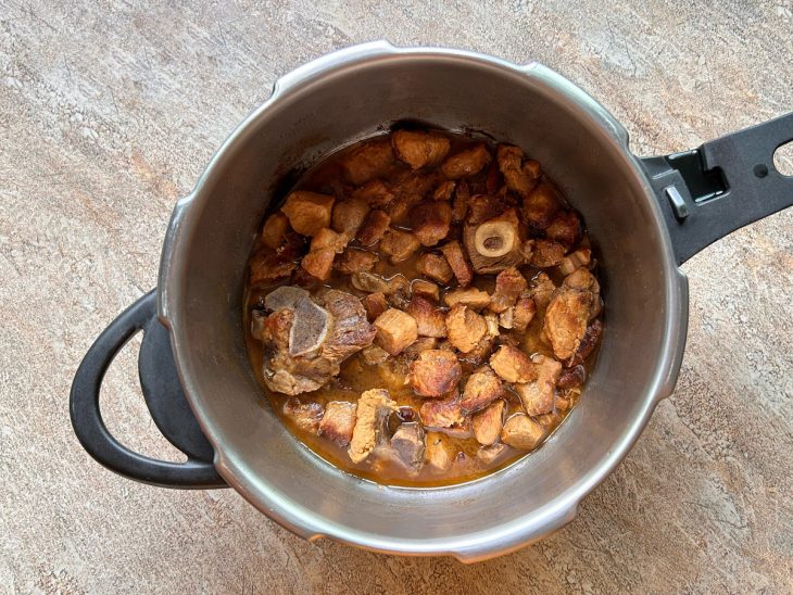 pernil cozido na pressão.