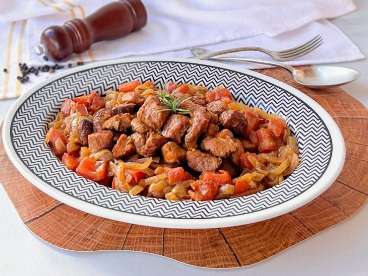 pernil simples finalizado e servido.