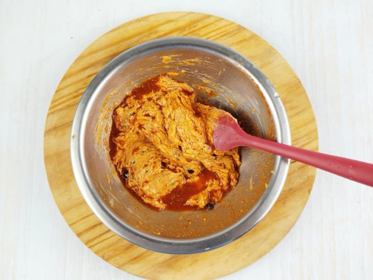 Pasta feita com a manteiga e os temperos.