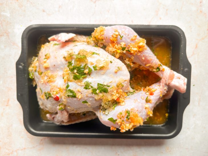 Peru coberto na marinada.