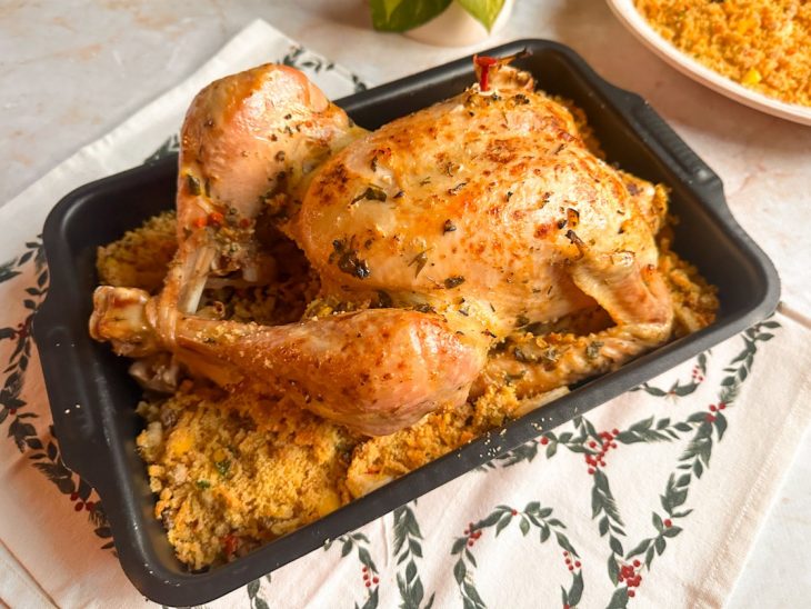 Peru pronto na assadeira.