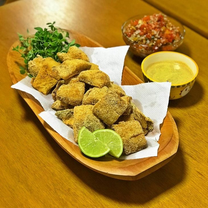 Pescadinha empanada no fubá