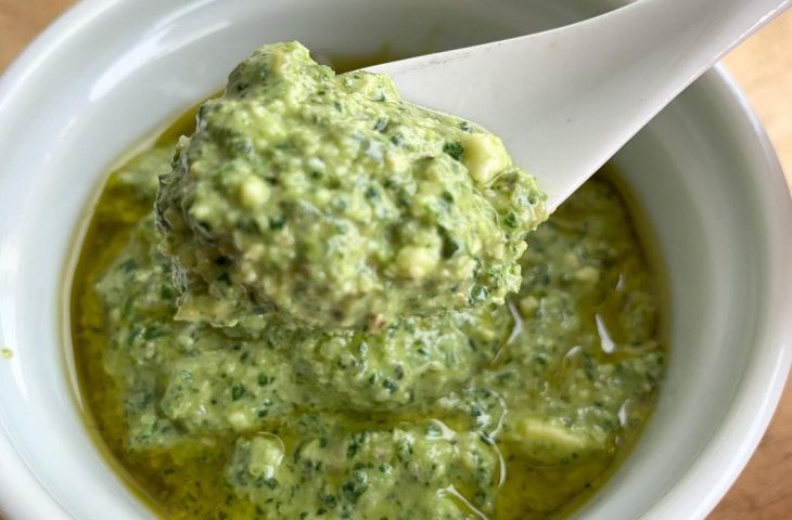 Pesto de espinafre e manjericão