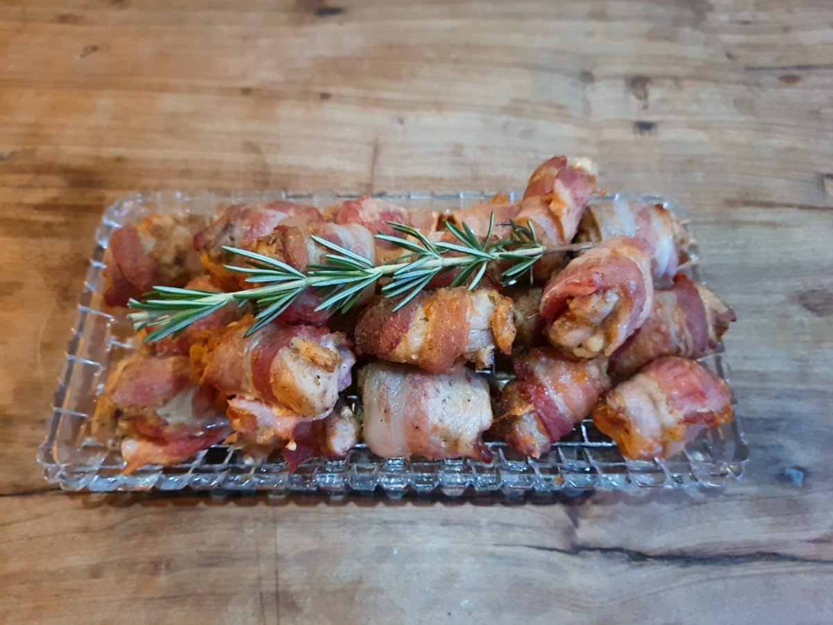 Petisco de sobrecoxa e bacon na airfryer