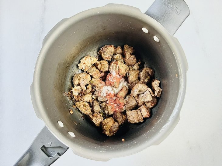 Ingredientes secos agregados à receita.