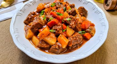 Picadinho de carne com batata e cenoura