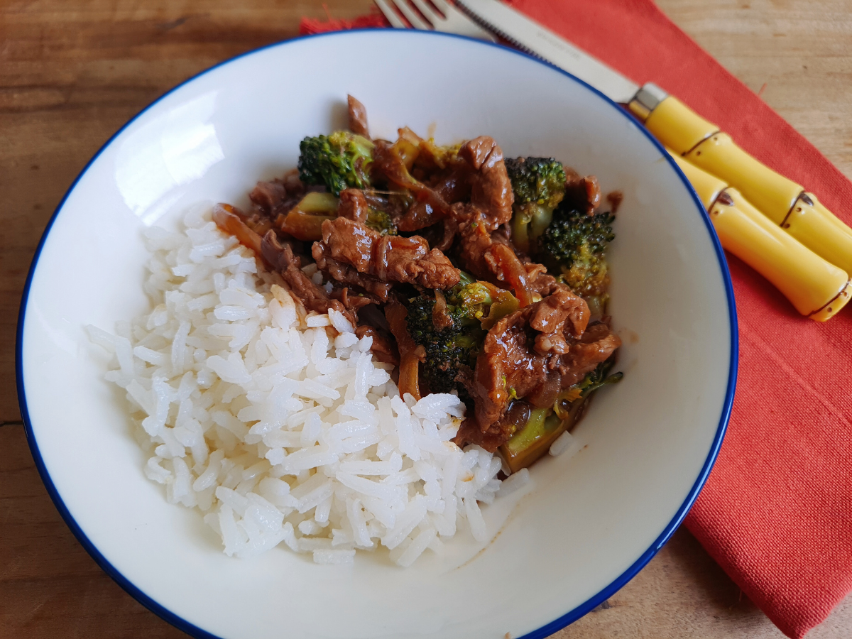 Picadinho de carne com brócolis