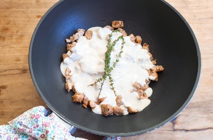 Picadinho suíno ao molho gorgonzola