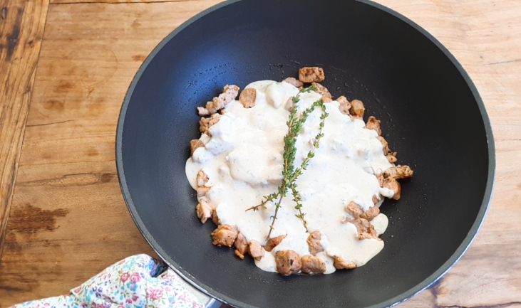 Picadinho suíno ao molho gorgonzola