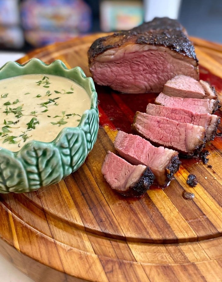 Picanha com molho de queijos