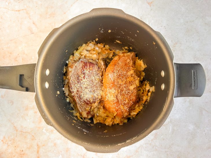 Temperos adiconados à carne.