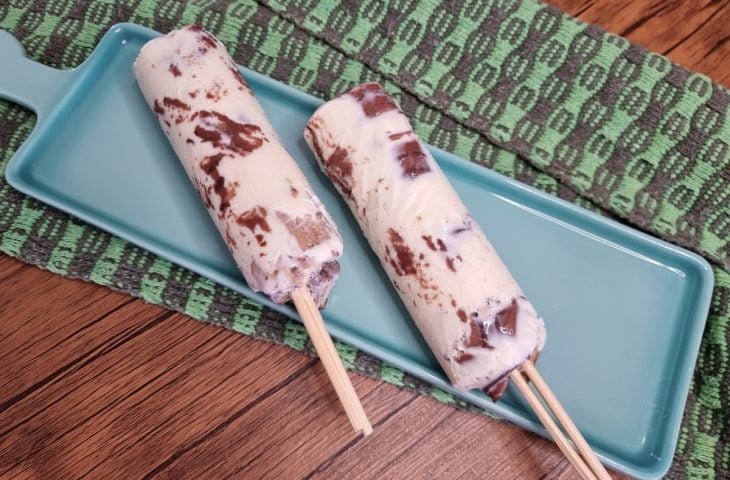 Picolé de Kinder Bueno