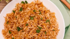 Pilaf de arroz libanês com aletria