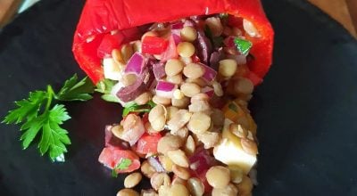 Pimentão recheado com salada de lentilha