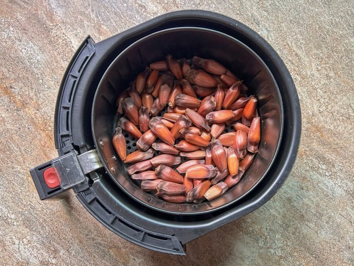 pinhão no cesto da air fryer
