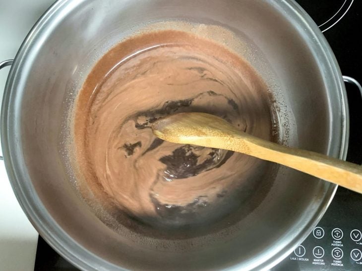 Pipoca com chocolate fácil e crocante - Passo a Passo