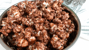 Pipoca com chocolate fácil e crocante