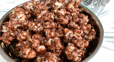 Pipoca com chocolate fácil e crocante