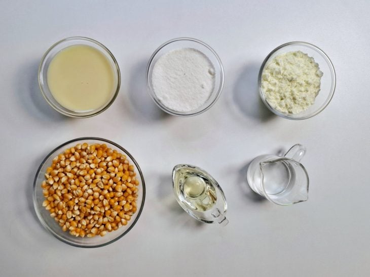 Ingredientes para a pipoca de leite Ninho com leite condensado.