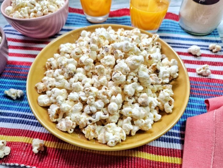 Pipoca de leite Ninho simples e rápida pronta para consumo.