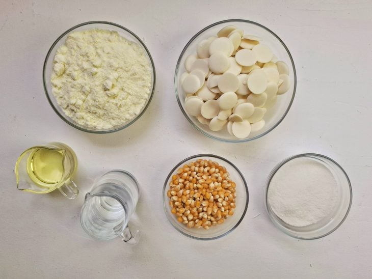 Ingredientes para a pipoca gourmet.