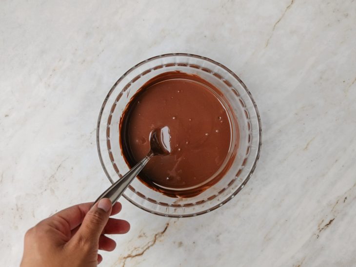 Cobertura derretida no micro-ondas.