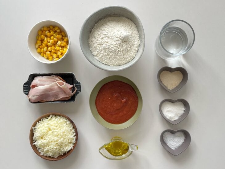 Ingredientes reunidos na bancada.