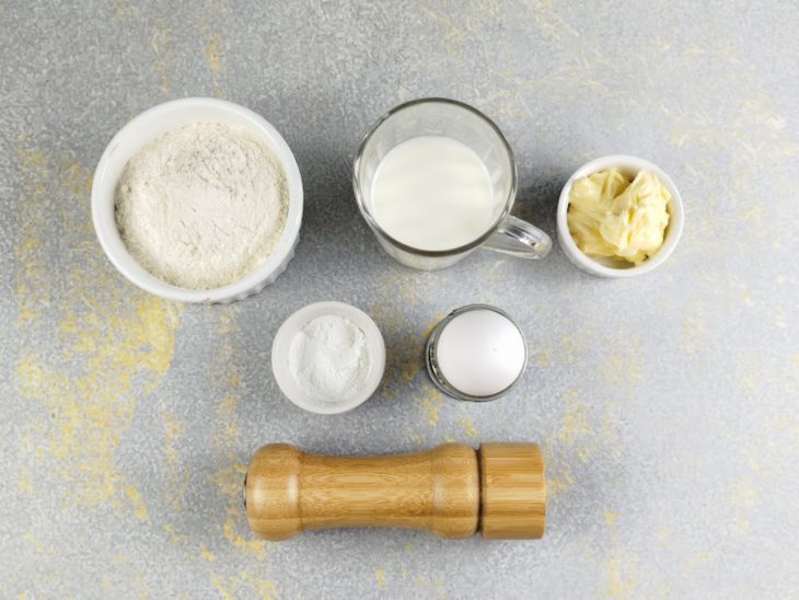 Ingredientes reunidos na bancada.