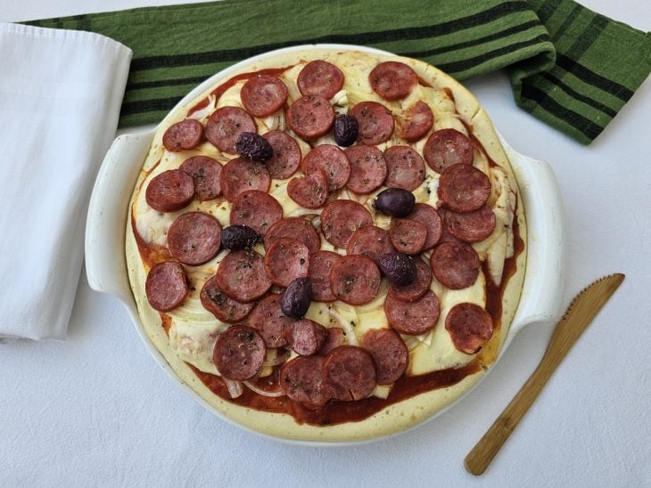 Pizza de calabresa fácil finalizada.