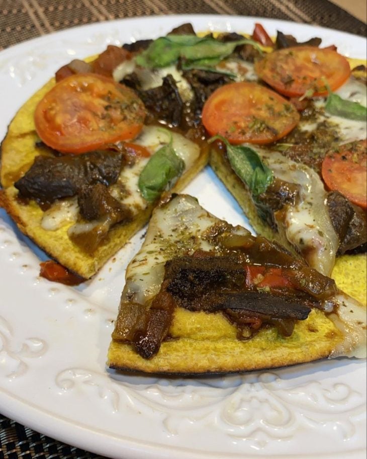 Pizza de frigideira com funghi