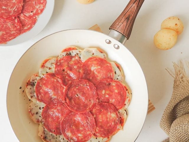 Pizza de frigideira com pão de queijo