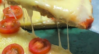 Pizza de frigideira fit com aveia