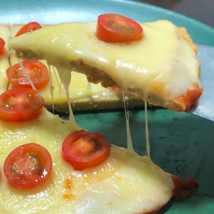 Pizza de frigideira fit com aveia