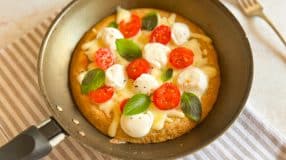 Pizza de frigideira sem glúten