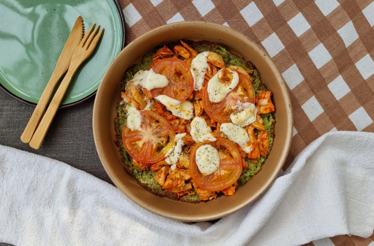 Pizza low carb com massa de brócolis