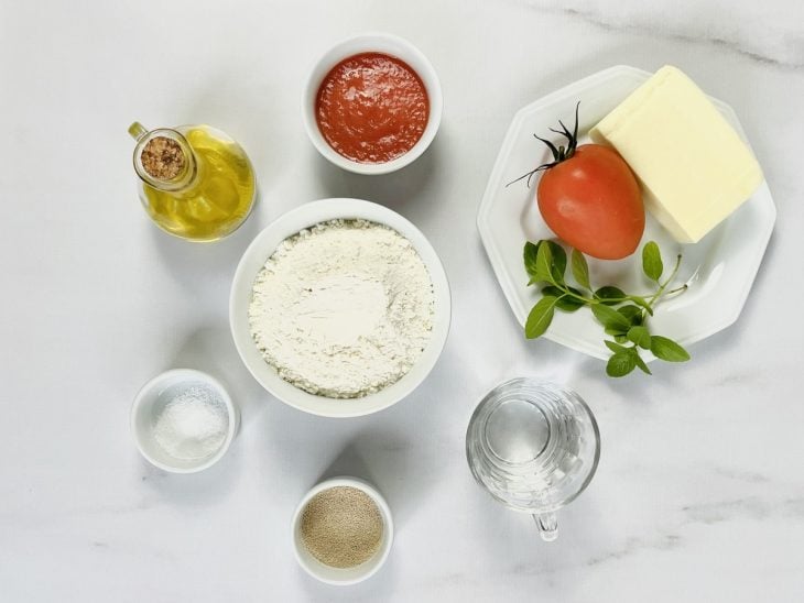 Ingredientes sobre a bancada.